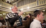 Rabbi Mihaly Duschinszky sings a prayer at the reopening of the Rákospalota Synagogue in Budapest, September 17, 2026 (EMIH)