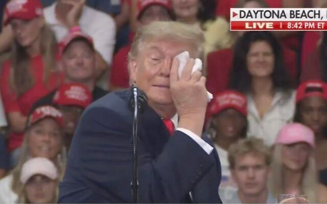 US President Donald Trump uses a wet towel to wipe his eye during a rally in Daytona Beach, Florida, October 30, 2026. (X screenshot) US President Donald Trump uses a wet towel to wipe his eye during a rally in Daytona Beach, Florida, October 30, 2026. (X screenshot)