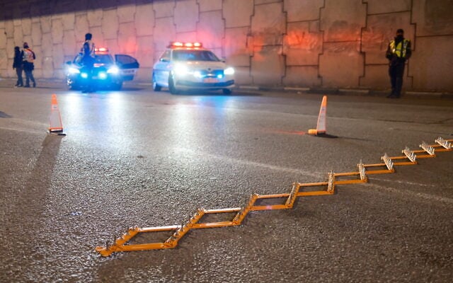 Illustrative: Police set up a temporary roadblock in Tel Aviv on December 31, 2024. (Dor Pazuelo/Flash90)