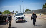 Illustrative: Israeli security forces raid the southern Bedouin town of Rahat on May 7, 2025. (Chaim Goldberg/Flash90)