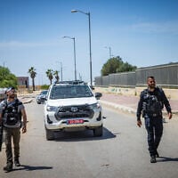 Illustrative: Israeli security forces raid the southern Bedouin town of Rahat on May 7, 2025. (Chaim Goldberg/Flash90)