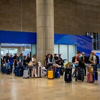 Passengers at the arrival hall in the Ben Gurion International airport near Tel Aviv on May 18, 2025. (Yonatan Sindel/Flash90)