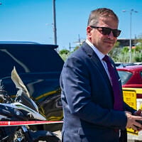 Education Minister Yoav Kisch arrives for a meeting with Prime Minister Benjamin Netanyahu ahead of the upcoming election, in Petah Tikva, September 10, 2026. (Avshalom Sassoni/Flash90)