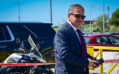 Education Minister Yoav Kisch arrives for a meeting with Prime Minister Benjamin Netanyahu ahead of the upcoming election, in Petah Tikva, September 10, 2026. (Avshalom Sassoni/Flash90)