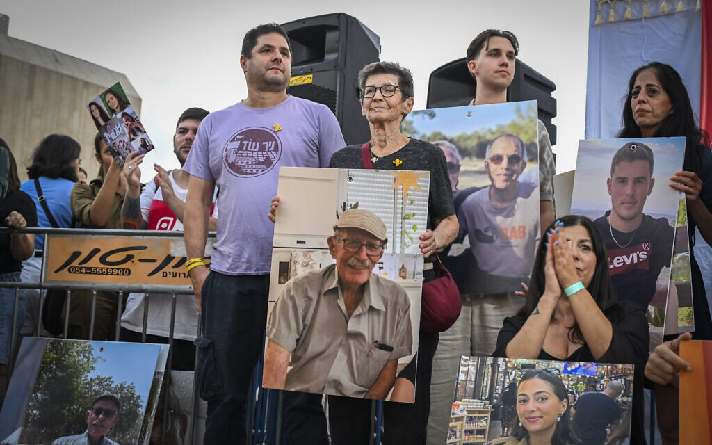 Former hostage Yocheved Lifshitz joins families of former hostages, hostages who were killed in captivity in the Gaza Strip, and victims of the October 7 attack at the Families’ Sukkah at Hostages Square in Tel Aviv, during the Jewish holiday of Sukkot, September 28, 2026. (Avshalom Sassoni/Flash90)