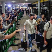Passengers from flydubai flight FZ1073 walk with their family members through the arrivals hall at Ben Gurion International Airport near Tel Aviv, September 30, 2026. (Flash90)