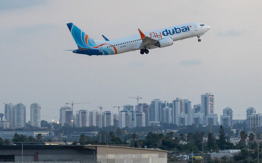 A flydubai plane takes off from Ben Gurion airport on September 30, 2026. (Yossi Aloni/FLASH90)