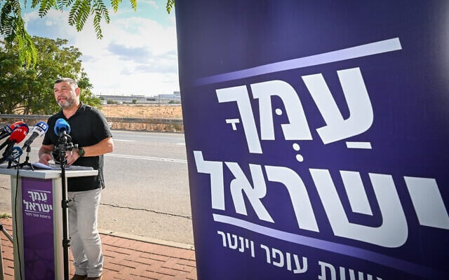 People of Israel party leader Ofer Winter holds a press conference near Ben Gurion airport, October 05, 2026. (Avshalom Sassoni/FLASH90)
