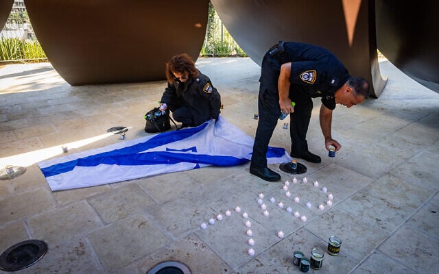 Members of the Israel Police take part in a memorial ceremony in Jerusalem marking three years since the October 7 massacre, October 7, 2026. (Chaim Goldberg/Flash90)