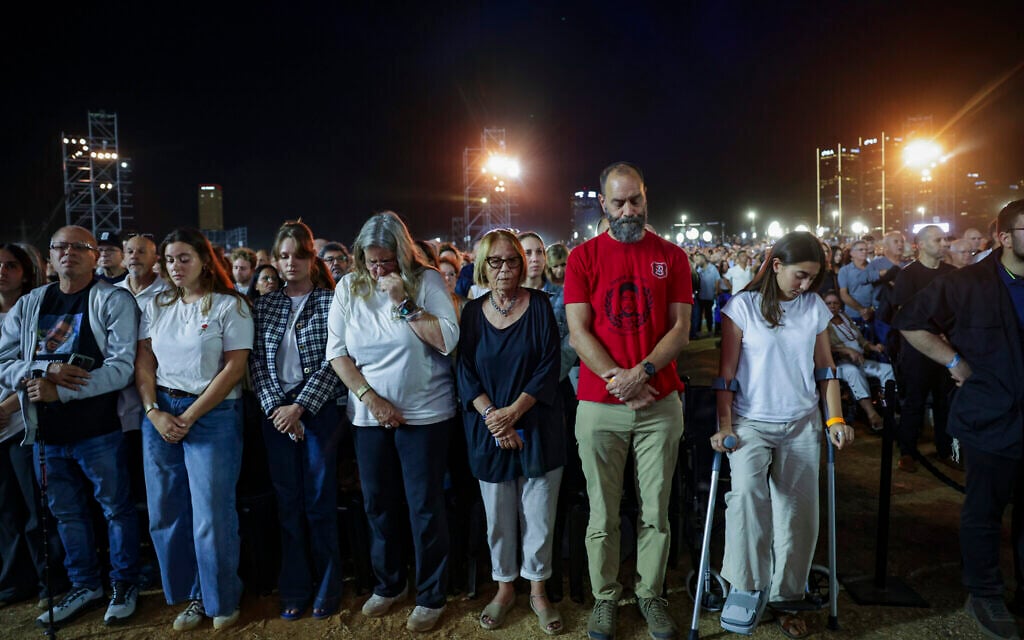 Families and attendees at the national memorial ceremony marking three years since the October 7 massacre, at Yarkon Park in Tel Aviv, October 7, 2026. (Miriam Alster/Flash90)
