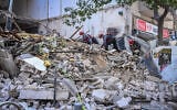 Security and rescue forces at the scene where a building under renovation collapsed in central Tel Aviv, October 14, 2026. (Avshalom Sassoni/Flash90)