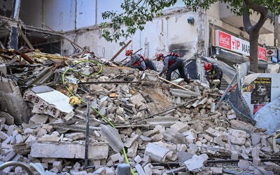 Security and rescue forces at the scene where a building under renovation collapsed in central Tel Aviv, October 14, 2026. (Avshalom Sassoni/Flash90) Security and rescue forces at the scene where a building under renovation collapsed in central Tel Aviv, October 14, 2026. (Avshalom Sassoni/Flash90)