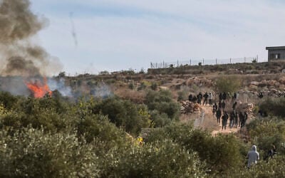 FILE: Masked extremist Jewish settlers clash with Palestinians during the annual olive harvest in the village of Abu Falah, near Ramallah in the West Bank, where several people, including American photojournalist Heidi Levine, were injured in an attack by Israeli settlers, October 16, 2026. (Flash90) FILE: Masked extremist Jewish settlers clash with Palestinians during the annual olive harvest in the village of Abu Falah, near Ramallah in the West Bank, where several people, including American photojournalist Heidi Levine, were injured in an attack by Israeli settlers, October 16, 2026. (Flash90)