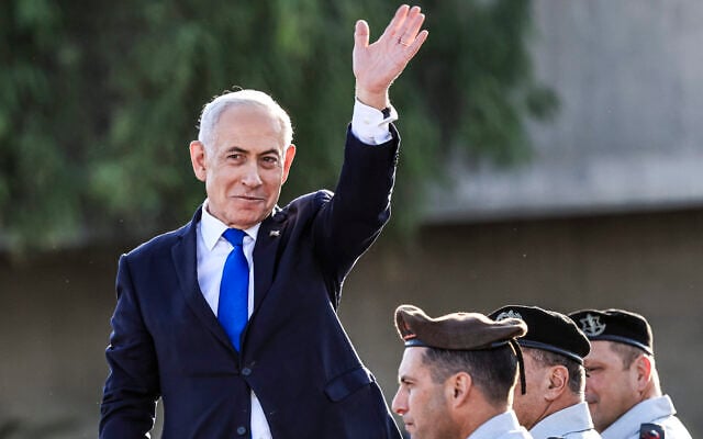 Prime Minister Benjamin Netanyahu attends the graduation ceremony of an IDF officers’ course in southern Israel, October 21, 2026. (Tsafrir Abayov/Flash90)