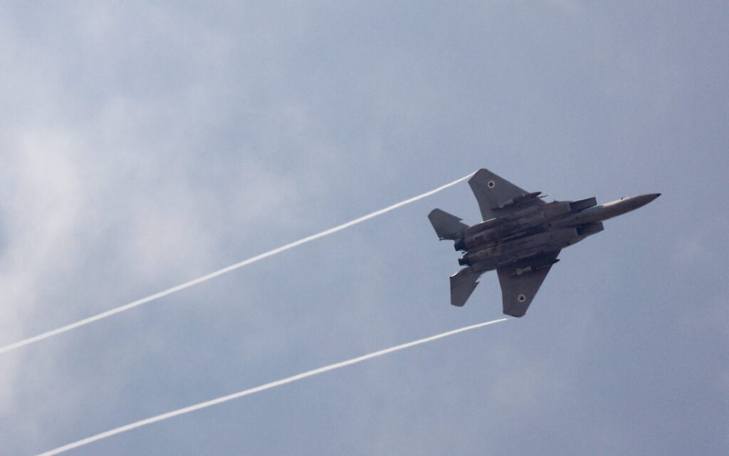 An Israeli fighter jet is seen in the skies over central Israel, October 25, 2026. (Nati Shohat/Flash90)