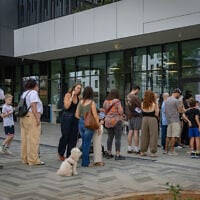 Israelis arrive to cast their ballots in the national election at a polling station in Herzliya, October 27, 2026. (Chaim Goldberg/Flash90)