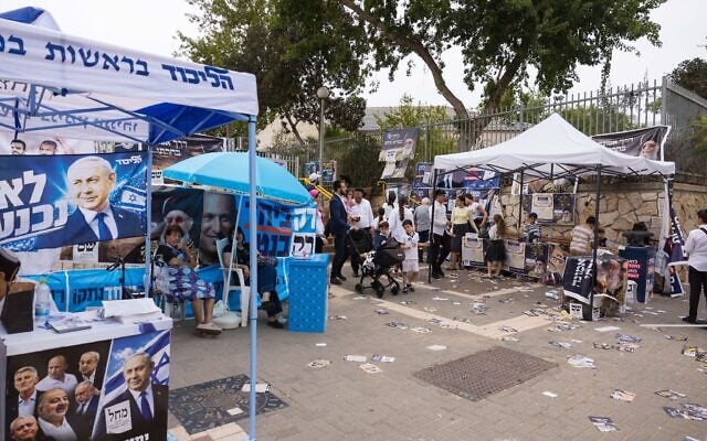 People outside a polling station in Ashdod during Israel’s general election, October 27, 2026. (Liron Moldovan/Flash90)