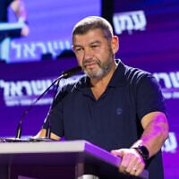 People of Israel chairman Ofer Winter speaks at his party’s election headquarters in Glilot, following the closing of polling stations and the release of exit polls, late October 27, 2026. (Liron Moldovan/Flash90)