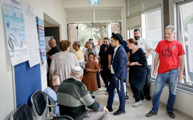 Israelis cast their votes at a polling station in Jerusalem during Election Day, October 27, 2026. (Rachel Alroey/FLASH90)