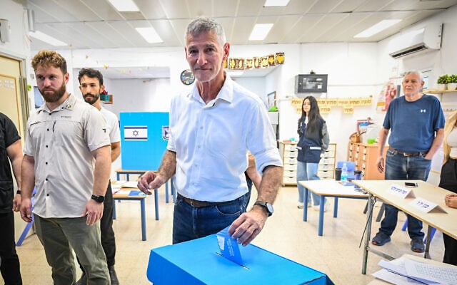 The Democrats party chairman Yair Golan casts his vote at a polling station in Rosh Ha'ayin, in the general election, October 27, 2026. (Reuven Schwartz/Flash90)