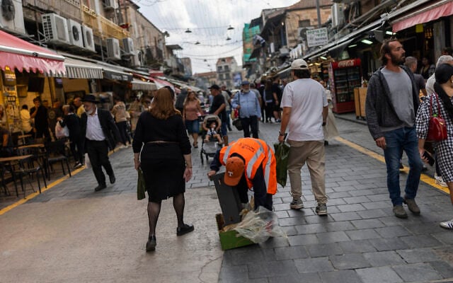 People walk through the Mahane Yehuda Market in Jerusalem, a day after Israel’s  election, October 28, 2026. (Yonatan Sindel/Flash90)