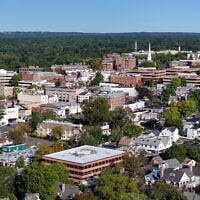 A view of Greenwich, Connecticut (CC BY-SA Quintin Soloviev/Wikimedia Commons)
