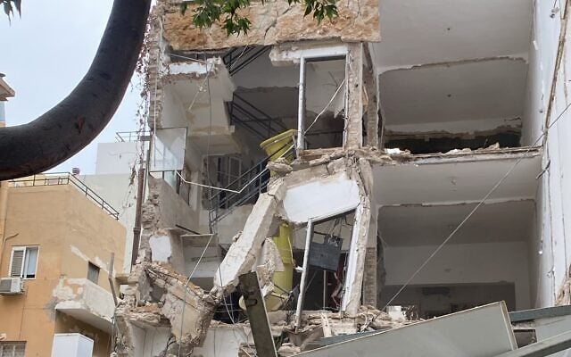 A building under renovation that partially collapsed on Nahalt Binyamin Street, Tel Aviv on October 14, 2026 (Magen David Adom)