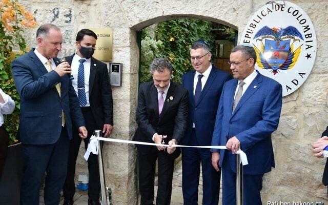 Foreign Minister Gideon Sa’ar and his Colombian counterpart Omar Bula Escobar (center) open Colombia’s embassy in Jerusalem, alongside Jerusalem Mayor Moshe Lion (right), September 14, 2026. (Rafi Ben Hakoon/GPO)